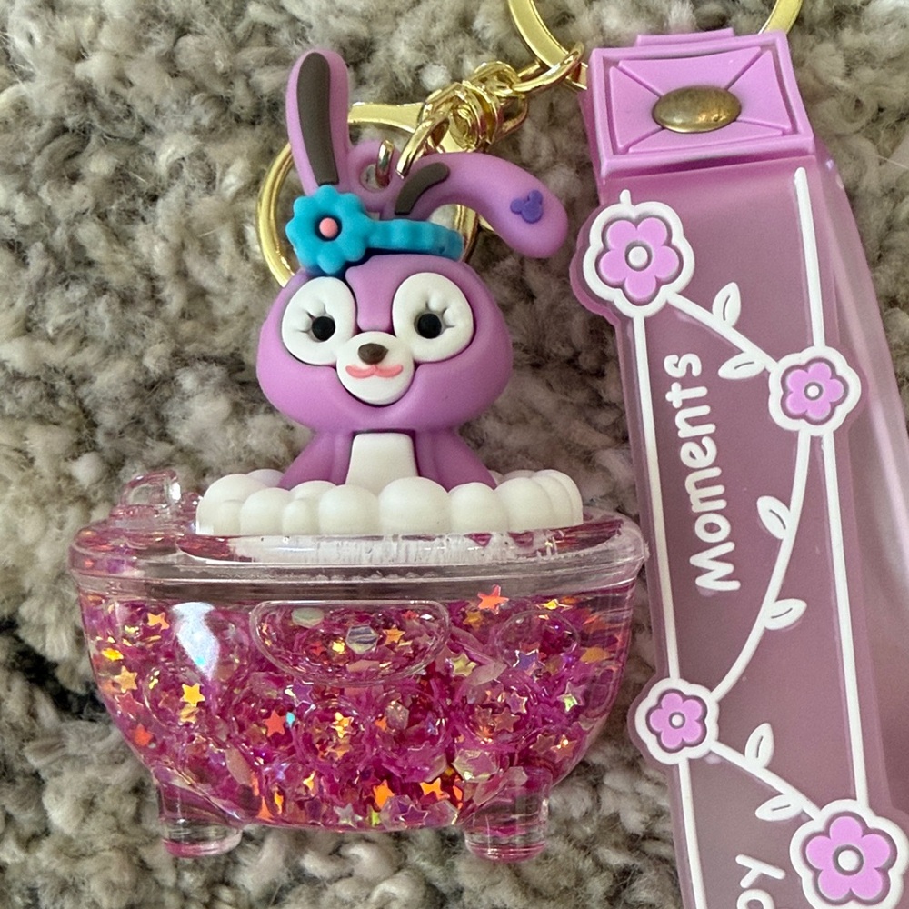 Glitter Bunny Bathtub Keychain Charm. ⭐️⭐️⭐️